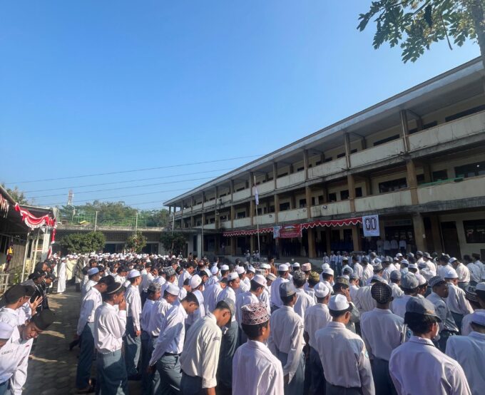 SMP IT & SMK Alquran Dan Dakwah Alam Secang Gelar Upacara Peringatan HUT RI Ke-80 Dengan Semangat dan Khidmat